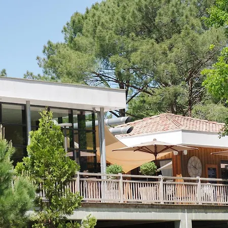 Domaine Du Ferret Restaurant & 4*