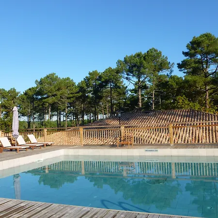 Domaine Du Ferret Restaurant & Hotel apartamentowy 4*