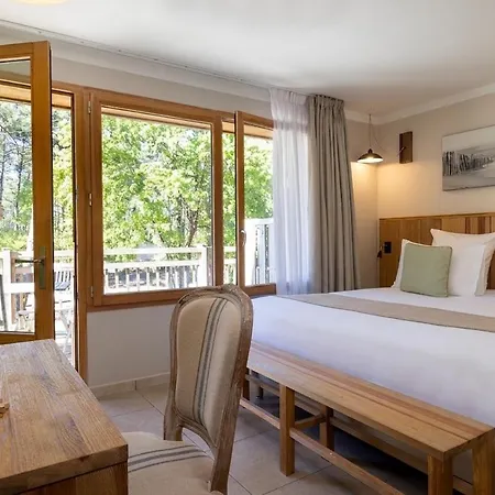 Domaine Du Ferret Restaurant & Hotel apartamentowy 4*