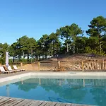 Domaine Du Ferret Restaurant & شقة فندقية 4*