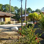 Domaine Du Ferret Restaurant & شقة فندقية
