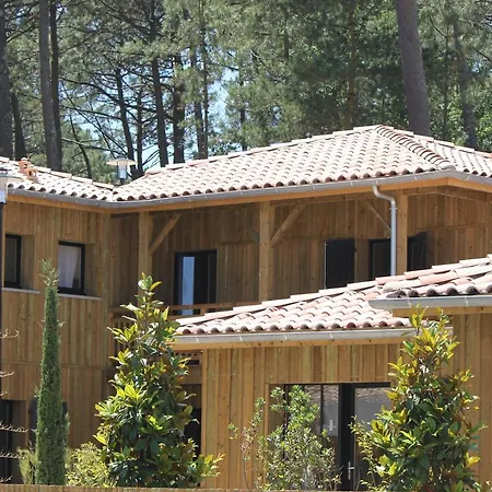 Domaine Du Ferret Restaurant & شقة فندقية 4*