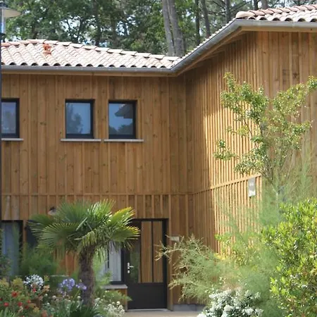 Aparthotel Domaine Du Ferret Restaurant & 4*