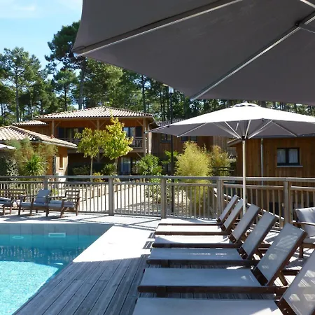 Domaine Du Ferret Restaurant & شقة فندقية