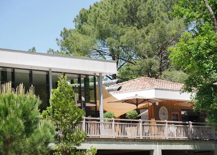 Domaine Du Ferret Restaurant & 4*