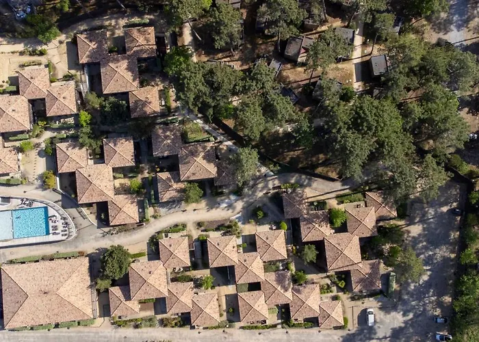 Domaine Du Ferret Restaurant & Lägenhetshotell 4*