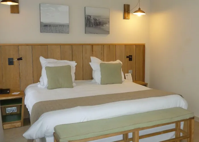 Domaine Du Ferret Restaurant & Lägenhetshotell