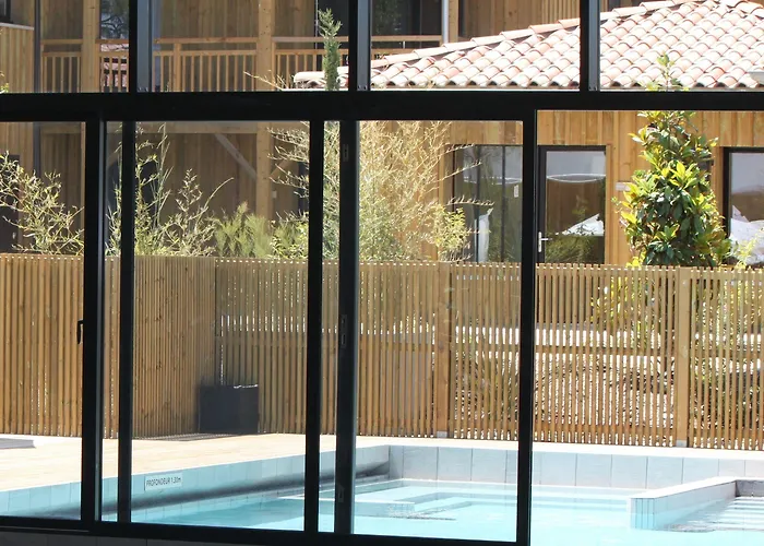 Lägenhetshotell Domaine Du Ferret Restaurant &