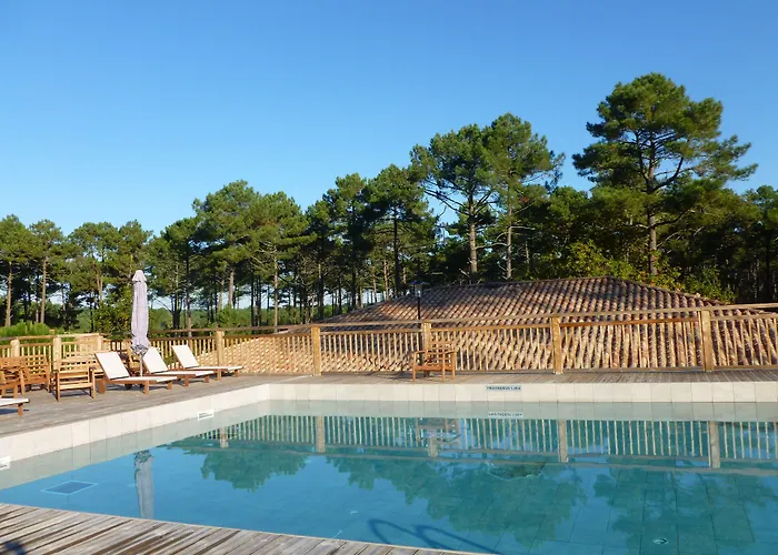 Domaine Du Ferret Restaurant & Lägenhetshotell 4*