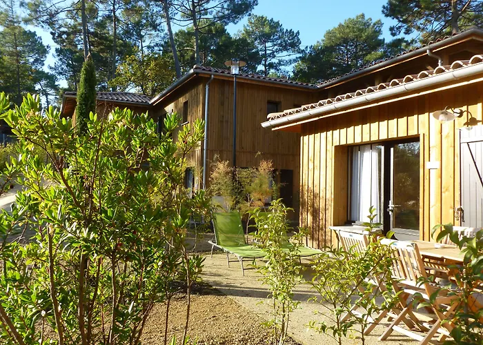 Domaine Du Ferret Restaurant & Lägenhetshotell