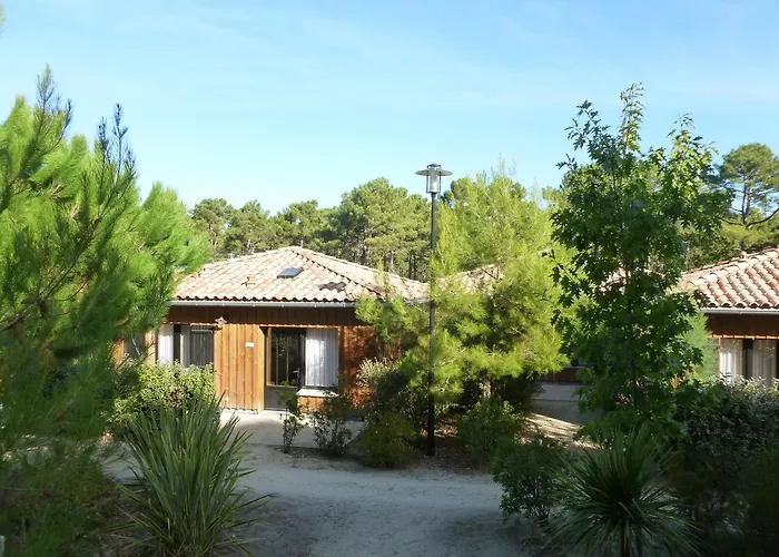 Domaine Du Ferret Restaurant & Lägenhetshotell